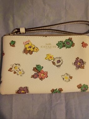 Coach Floral Field Print Wristlet NWOT